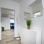 Guliva Apartman *