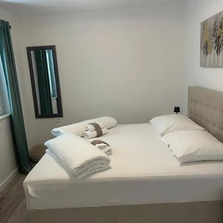 Guliva Apartman Rab Town